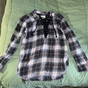 American Eagle V-Neck Flannel